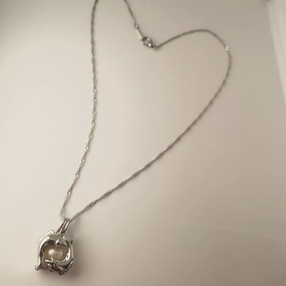 Elegant Silver Pearl Fish Pendant Necklace - Picture 1 of 1